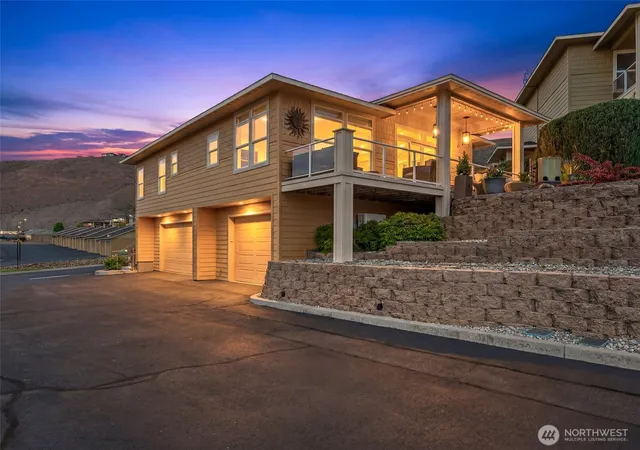 Photo 1 of Townhouse for sale at 9119 Seahawk Ln Nw, Quincy, WA 98848 | MLS# NWM2517177 | Listing updated on 2026-10-01