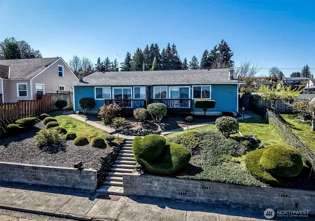 Photo 3 of Single family home for sale at 2505 N 2507 Wycoff Ave, Bremerton, WA 98312 | MLS# NWM2517189 | Listing updated on 2026-09-28