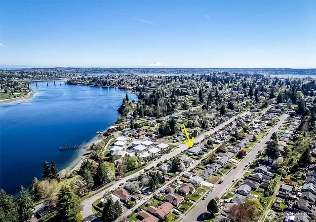 Photo 3 of Single family home for sale at 2505 N 2507 Wycoff Ave, Bremerton, WA 98312 | MLS# NWM2517189 | Listing updated on 2026-09-28