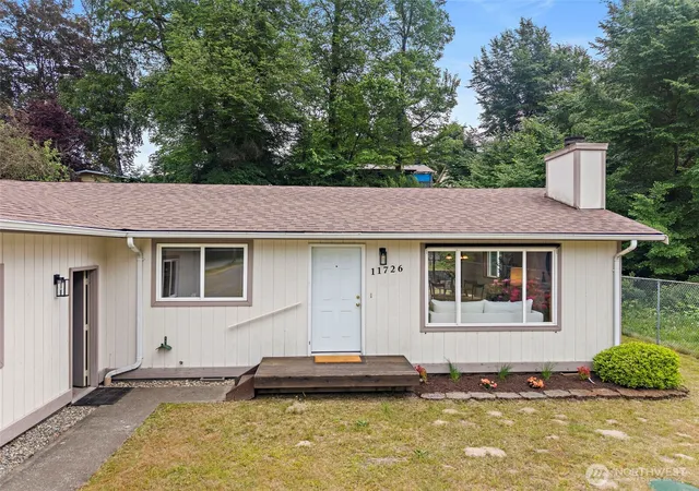 Photo 4 of Sale Pending at 11726 8th Avenue S, Seattle, WA 98168 | MLS# NWM2517366 | Listing updated on 2026-09-25