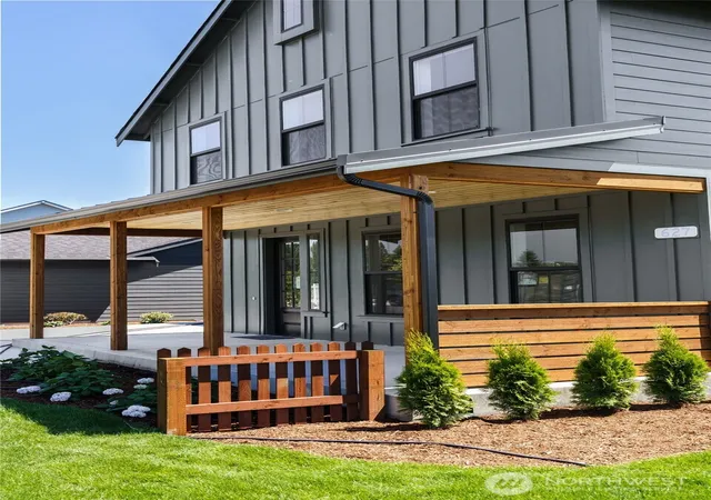 Photo 4 of Single family home for sale at 627 Legacy Way, Sedro Woolley, WA 98284 | MLS# NWM2517772 | Listing updated on 2026-09-30