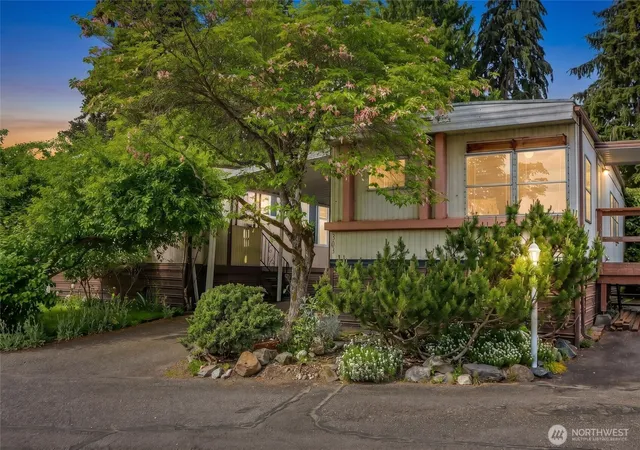 Photo 3 of Manufactured home for sale at 7301 Ne 175th Street #303, Kenmore, WA 98028 | MLS# NWM2518537 | Listing updated on 2026-09-21