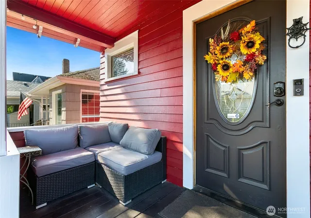 Photo 2 of Single family home for sale at 812 N Steele St, Tacoma, WA 98406 | MLS# NWM2518597 | Listing updated on 2026-09-28