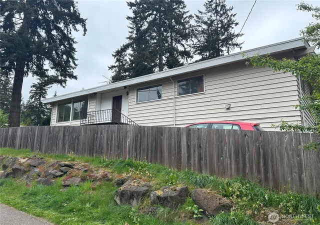 Photo 2 of Single family home for sale at 11718 5th Avenue Ne, Seattle, WA 98125 | MLS# NWM2518717 | Listing updated on 2026-09-21