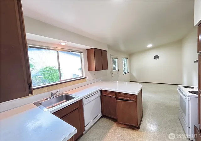 Photo 4 of Single family home for sale at 11718 5th Avenue NE, Seattle, WA 98125 | MLS# NWM2518717 | Listing updated on 2026-09-21