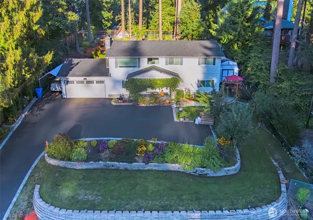 Photo 2 of Single family home for sale at 3515 W Tapps Dr E, Lake Tapps, WA 98391 | MLS# NWM2519375 | Listing updated on 2026-09-26