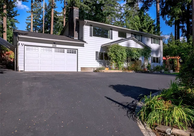 Photo 3 of Single family home for sale at 3515 W Tapps Dr E, Lake Tapps, WA 98391 | MLS# NWM2519375 | Listing updated on 2026-09-26