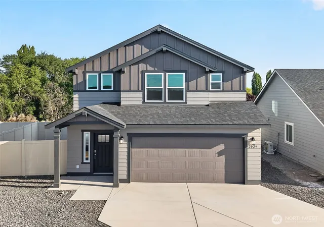 Photo 1 of Single family home for sale at 2024 N Oak Rd, Moses Lake, WA 98837 | MLS# NWM2519914 | Listing updated on 2026-09-21