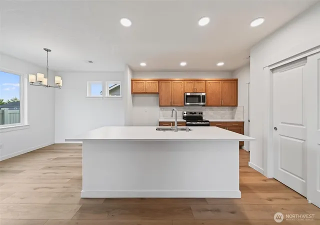 Photo 3 of Single family home for sale at 2024 N Oak Rd, Moses Lake, WA 98837 | MLS# NWM2519914 | Listing updated on 2026-09-21