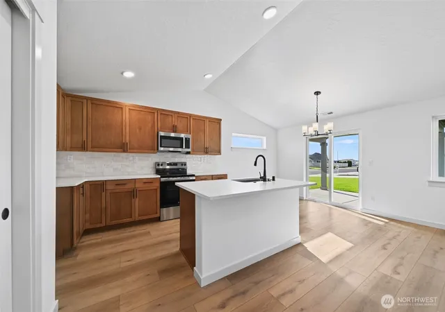 Photo 4 of Sale Pending at 1307 W Montclair St, Moses Lake, WA 98837 | MLS# NWM2520021 | Listing updated on 2026-09-29