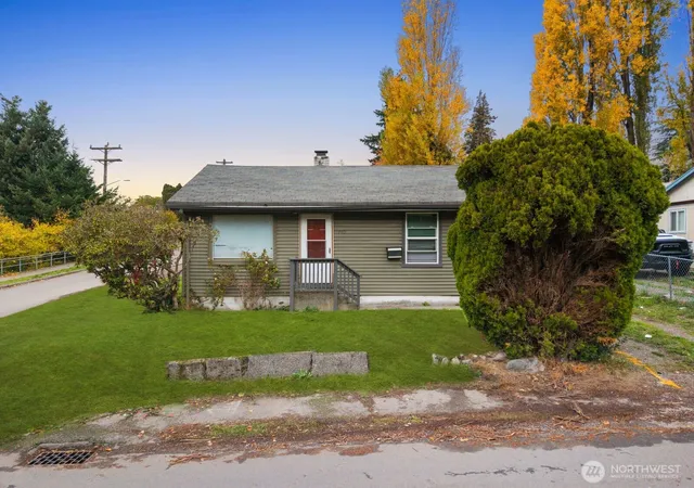 Photo 1 of Sale Pending at 702 S Director St, Seattle, WA 98108 | MLS# NWM2520051 | Listing updated on 2026-09-25