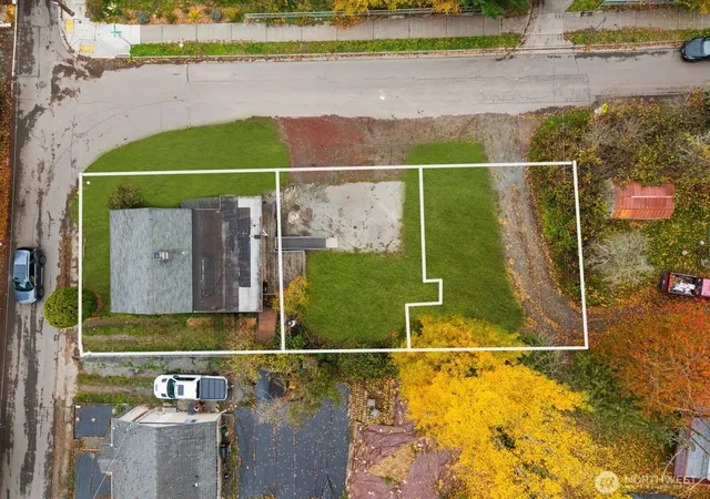 Photo 3 of Sale Pending at 702 S Director St, Seattle, WA 98108 | MLS# NWM2520051 | Listing updated on 2026-09-25