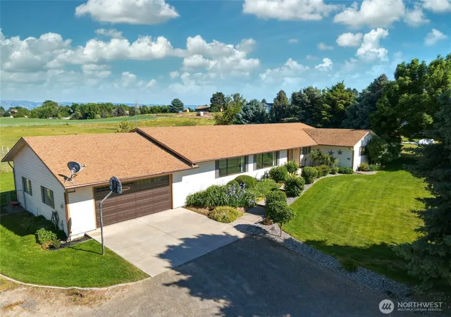 Photo 2 of Single family home for sale at 94 Country Way, Walla Walla, WA 99362 | MLS# NWM2520052 | Listing updated on 2026-09-21