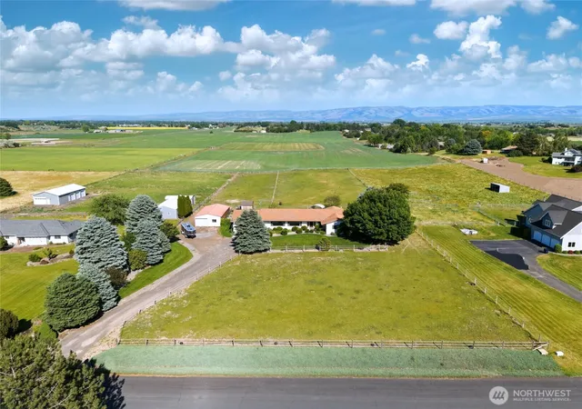 Photo 3 of Single family home for sale at 94 Country Way, Walla Walla, WA 99362 | MLS# NWM2520052 | Listing updated on 2026-09-21