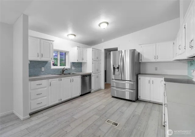 Photo 4 of Sale Pending at 33924 89th Avenue Ct S, Roy, WA 98580 | MLS# NWM2520130 | Listing updated on 2026-09-29
