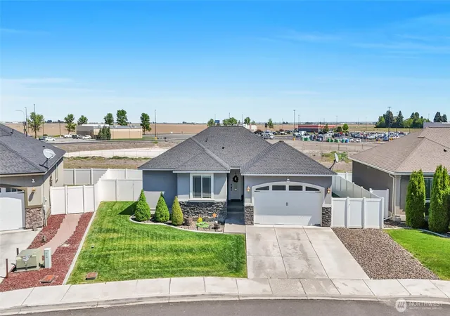 Photo 1 of Sale Pending at 1645 E Madera St, Othello, WA 99344 | MLS# NWM2520226 | Listing updated on 2026-10-01