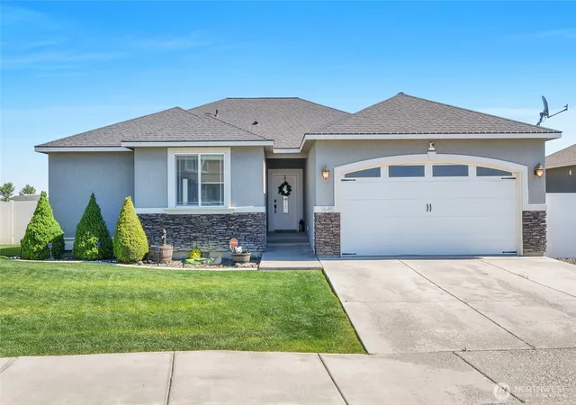 Photo 2 of Sale Pending at 1645 E Madera St, Othello, WA 99344 | MLS# NWM2520226 | Listing updated on 2026-10-01