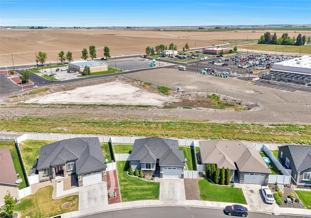 Photo 3 of Sale Pending at 1645 E Madera St, Othello, WA 99344 | MLS# NWM2520226 | Listing updated on 2026-10-01