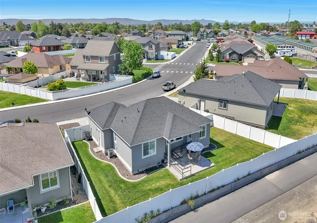 Photo 3 of Sale Pending at 1645 E Madera St, Othello, WA 99344 | MLS# NWM2520226 | Listing updated on 2026-10-01