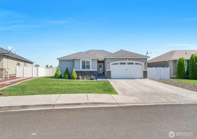 Photo 4 of Sale Pending at 1645 E Madera St, Othello, WA 99344 | MLS# NWM2520226 | Listing updated on 2026-10-01