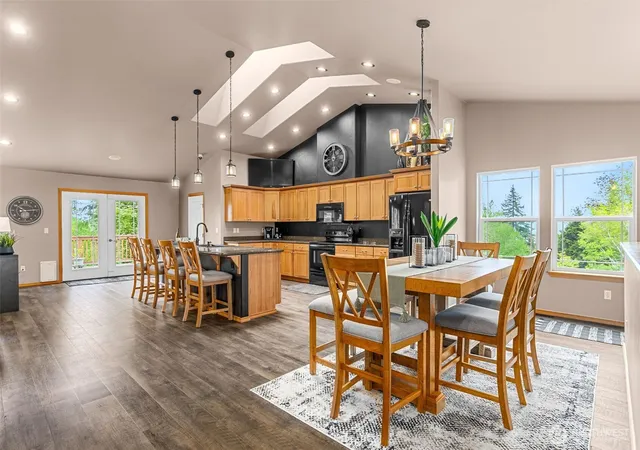Photo 3 of Single family home for sale at 1405 Bellevue Ave, Aberdeen, WA 98520 | MLS# NWM2520627 | Listing updated on 2026-09-24