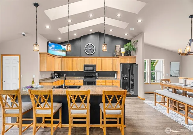 Photo 4 of Single family home for sale at 1405 Bellevue Ave, Aberdeen, WA 98520 | MLS# NWM2520627 | Listing updated on 2026-09-24