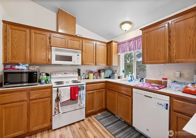 Photo 4 of Single family home for sale at 921 Erin Ln W, Eatonville, WA 98328 | MLS# NWM2521056 | Listing updated on 2026-09-21