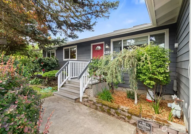 Photo 3 of Single family home for sale at 903 9th Avenue SW, Tumwater, WA 98512 | MLS# NWM2521113 | Listing updated on 2026-09-21