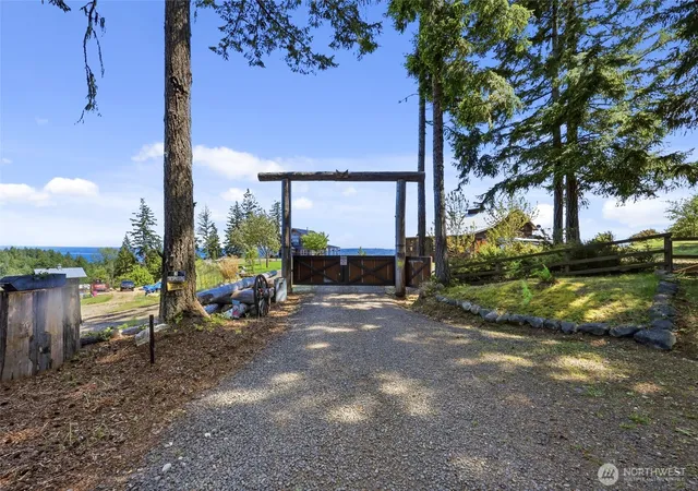 Photo 3 of Single family home for sale at 161 Ne Belfair View Rd, Belfair, WA 98528 | MLS# NWM2521119 | Listing updated on 2026-09-24