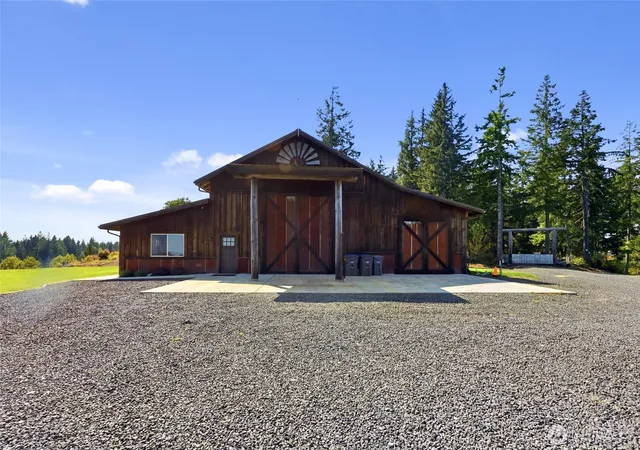 Photo 4 of Single family home for sale at 161 NE Belfair View Rd, Belfair, WA 98528 | MLS# NWM2521119 | Listing updated on 2026-09-24