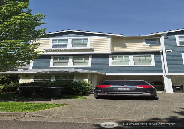 Photo 2 of Townhouse for sale at 6825 Holly Park Dr S, Seattle, WA 98118 | MLS# NWM2521368 | Listing updated on 2026-09-21