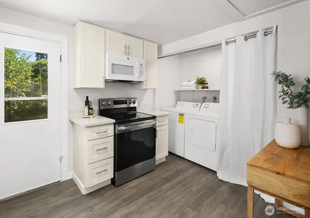 Photo 3 of Sale Pending at 9032 15th Avenue SW, Seattle, WA 98106 | MLS# NWM2521718 | Listing updated on 2026-09-25