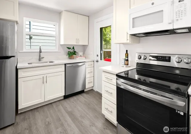 Photo 4 of Sale Pending at 9032 15th Avenue SW, Seattle, WA 98106 | MLS# NWM2521718 | Listing updated on 2026-09-25