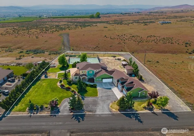 Photo 2 of Single family home for sale at 500 Saint Hilaire Rd, Yakima, WA 98901 | MLS# NWM2521745 | Listing updated on 2026-09-21