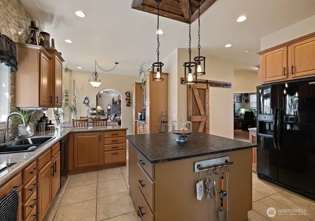 Photo 4 of Single family home for sale at 500 Saint Hilaire Rd, Yakima, WA 98901 | MLS# NWM2521745 | Listing updated on 2026-09-21