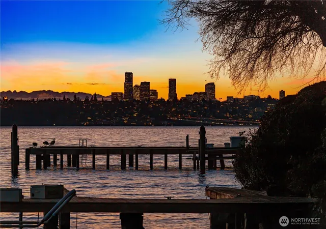 Photo 3 of Single family home for sale at 18 Holly Ln, Mercer Island, WA 98040 | MLS# NWM2522070 | Listing updated on 2026-09-21