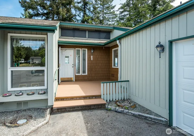 Photo 4 of Single family home for sale at 1985 Cascade View Dr, Camano Island, WA 98282 | MLS# NWM2522086 | Listing updated on 2026-09-21