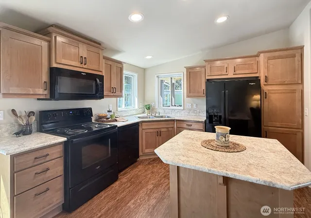 Photo 3 of Manufactured home for sale at 18425 Ne 95th Street #34, Redmond, WA 98052 | MLS# NWM2523126 | Listing updated on 2026-09-21