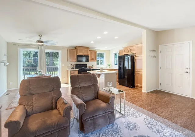 Photo 4 of Manufactured home for sale at 18425 NE 95th Street #34, Redmond, WA 98052 | MLS# NWM2523126 | Listing updated on 2026-09-21