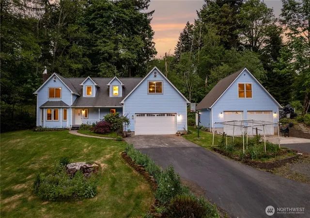 Photo 2 of Single family home for sale at 165 Tanglewood Dr, Longview, WA 98632 | MLS# NWM2523223 | Listing updated on 2026-09-21