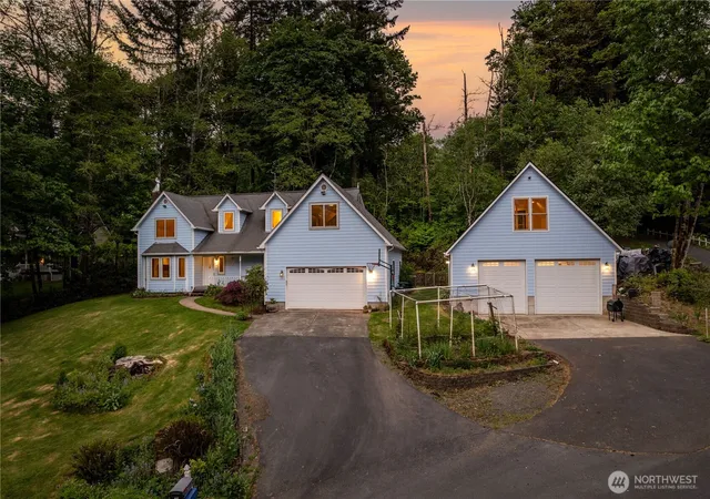 Photo 3 of Single family home for sale at 165 Tanglewood Dr, Longview, WA 98632 | MLS# NWM2523223 | Listing updated on 2026-09-21