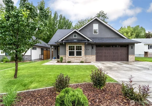 Photo 1 of Single family home for sale at 916 Statesman St, Walla Walla, WA 99362 | MLS# NWM2523328 | Listing updated on 2026-09-21