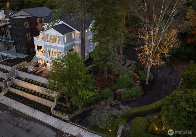 Photo 3 of Mansion for sale at 1031 Mcgilvra Blvd E, Seattle, WA 98112 | MLS# NWM2523443 | Listing updated on 2026-09-24