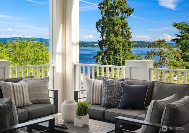 Photo 3 of Single family home for sale at 1031 Mcgilvra Blvd E, Seattle, WA 98112 | MLS# NWM2523443 | Listing updated on 2026-09-24