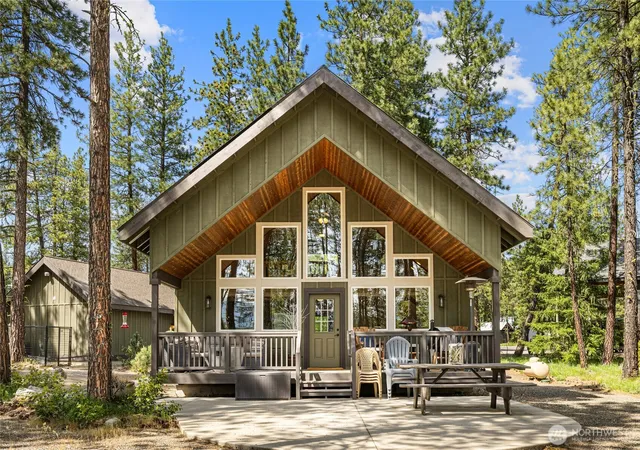 Photo 3 of Sale Pending at 910 Bakers Rd, Ronald, WA 98940 | MLS# NWM2523944 | Listing updated on 2026-09-29