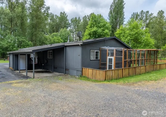 Photo 4 of Manufactured home for sale at 155 Rivendell Ln, Kelso, WA 98626 | MLS# NWM2524611 | Listing updated on 2026-09-21