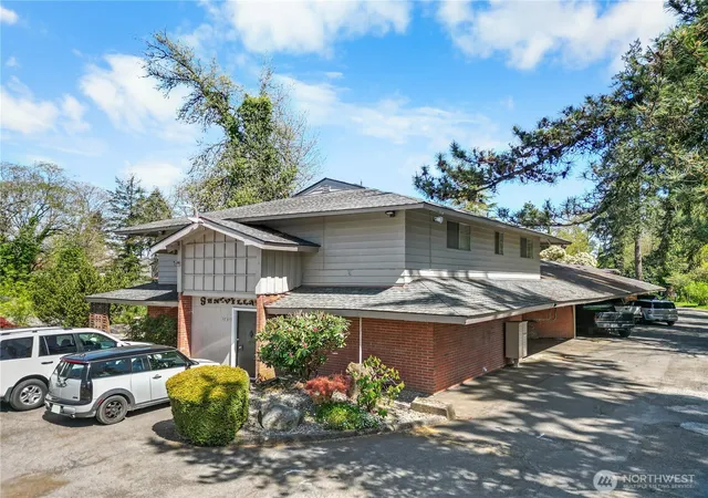 Photo 3 of Sale Pending at 12413 Bridgeport Way Sw, Lakewood, WA 98499 | MLS# NWM2525348 | Listing updated on 2026-09-25