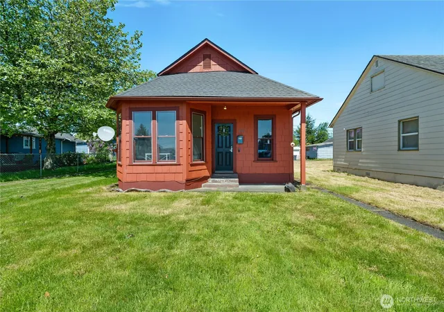 Photo 1 of Sale Pending at 1008 W Wishkah St, Aberdeen, WA 98520 | MLS# NWM2525376 | Listing updated on 2026-09-25