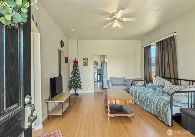 Photo 2 of Sale Pending at 1008 W Wishkah St, Aberdeen, WA 98520 | MLS# NWM2525376 | Listing updated on 2026-09-25
