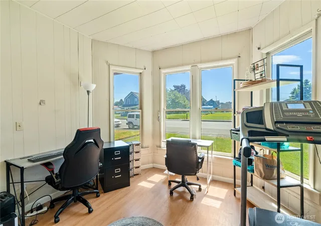 Photo 3 of Sale Pending at 1008 W Wishkah St, Aberdeen, WA 98520 | MLS# NWM2525376 | Listing updated on 2026-09-25